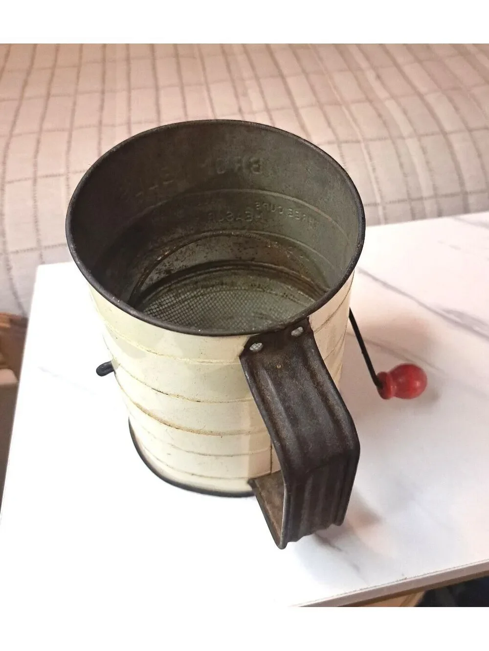 Vintage 1950's Bromwell's 3-Cup Measuring Flour Sifter Red Apple Crank Handle